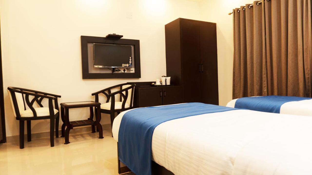 Hotel Max Inn Bhāgalpur Kültér fotó