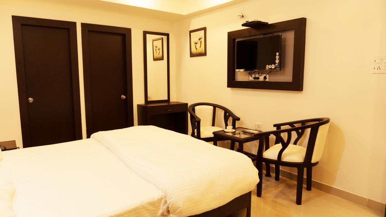 Hotel Max Inn Bhāgalpur Kültér fotó